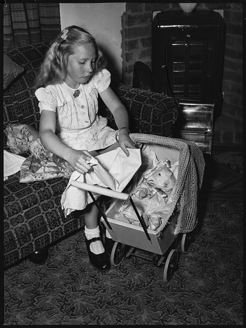 SLNSW_FL9385096 Pam Bishop and Thumper 1948.jpg