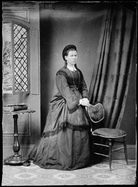 SLNSW_FL1254947-Mrs-Hicks-c1870-1875.-American-and-Australasian-Photographic-Company-1-756x1024.jpg