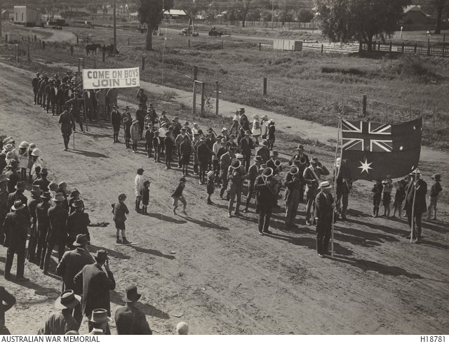 6789967-Coo-ee-March-in-Geurie-NSW-en-route-to-Sydney-October-1915.-Courtesy-AWM.jpg