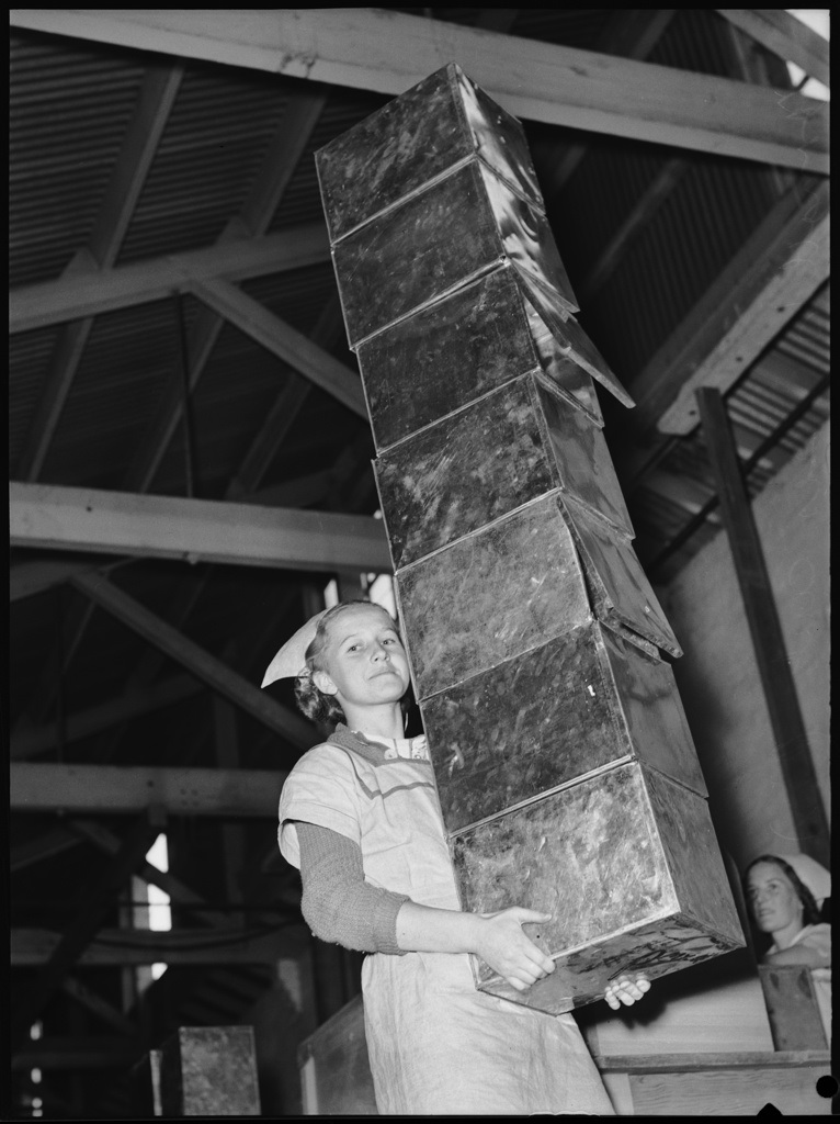 SLNSW_FL9685612-Arnotts-26-April-1938.jpg
